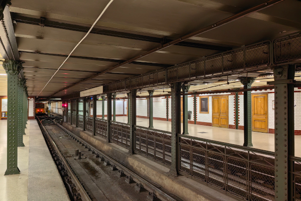Budapest, M1 metró, Vörösmarty tér, bélyegkép