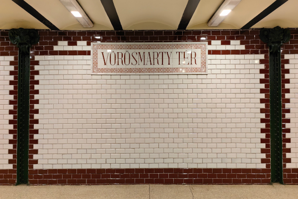 Budapest, M1 metró, Vörösmarty tér, bélyegkép