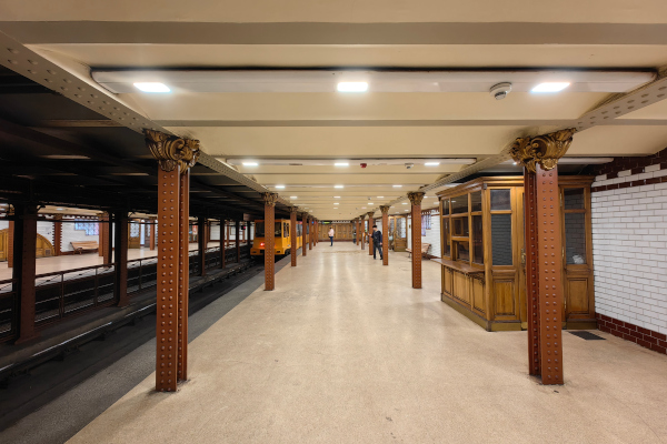 Budapest, M1 metró, Opera, bélyegkép