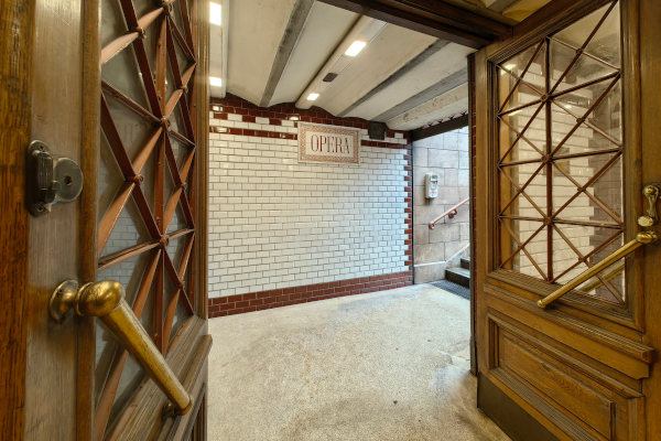 Budapest, M1 metró, Opera, bélyegkép