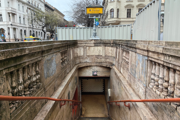 Budapest, M1 metró, Opera, bélyegkép