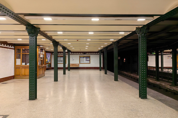 Budapest, M1 metró, Oktogon, bélyegkép