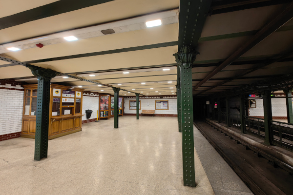 Budapest, M1 metró, Oktogon, bélyegkép