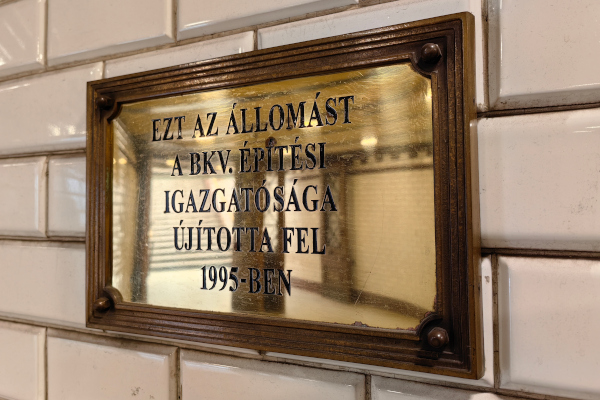 Budapest, M1 metró, Oktogon, bélyegkép