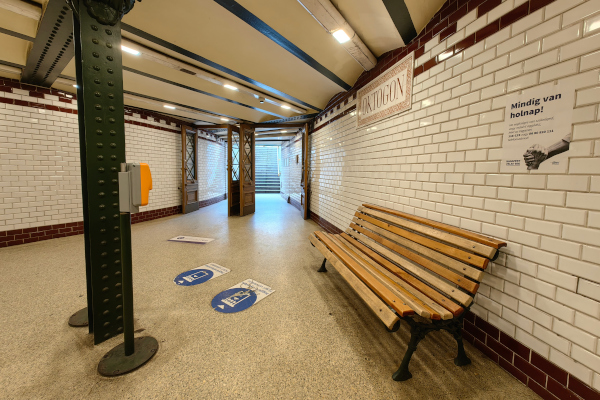 Budapest, M1 metró, Oktogon, bélyegkép