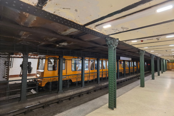Budapest, M1 metró, Bajza utca, bélyegkép