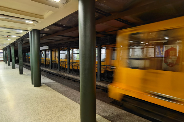 Budapest, M1 metró, Bajza utca, bélyegkép