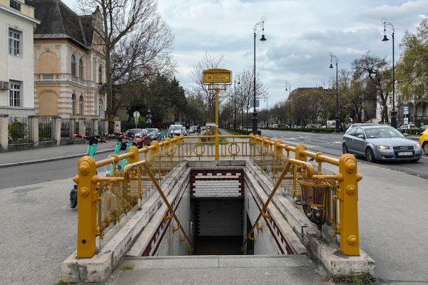 Budapest, M1 metró, Hősök tere, bélyegkép