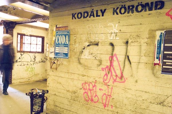 Budapest, M1 metró, graffiti, bélyegkép