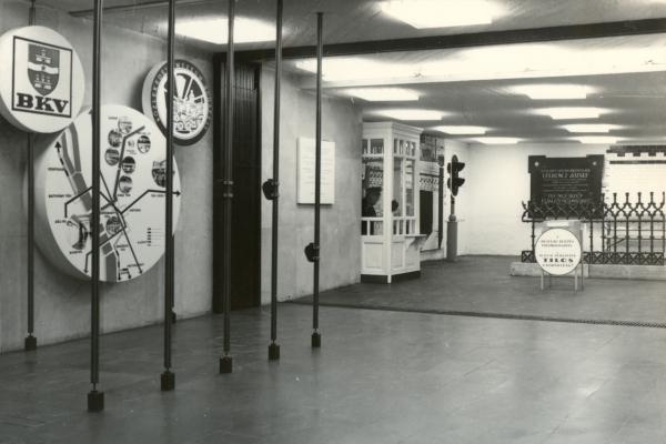 Budapest, M1 metró, Múzeum, bélyegkép