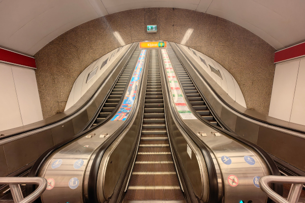 Budapest, M2 metró, Déli pályaudvar, bélyegkép