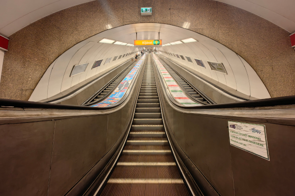 Budapest, M2 metró, Déli pályaudvar, bélyegkép