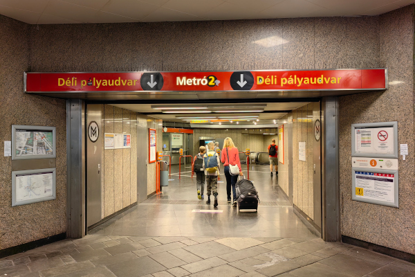 Budapest, M2 metró, Déli pályaudvar, bélyegkép