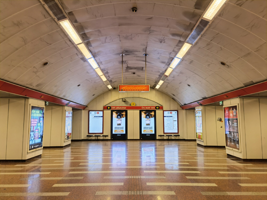 Budapest, M2 metró, Széll Kálmán tér, bélyegkép