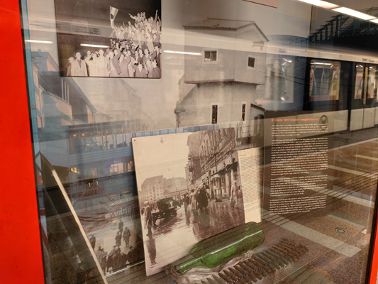 Budapest, M2 metró, Széll Kálmán tér, bélyegkép