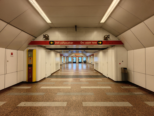 Budapest, M2 metró, Széll Kálmán tér, bélyegkép