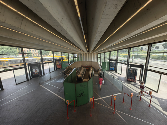 Budapest, M2 metró, Széll Kálmán tér, bélyegkép