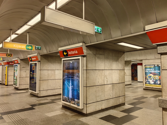 Budapest, M2 metró, Astoria, bélyegkép