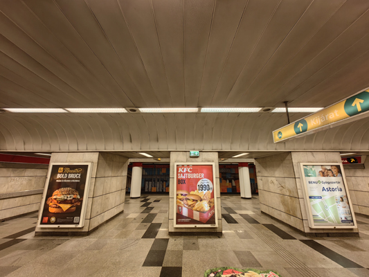 Budapest, M2 metró, Astoria, bélyegkép