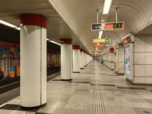 Budapest, M2 metró, Astoria, bélyegkép