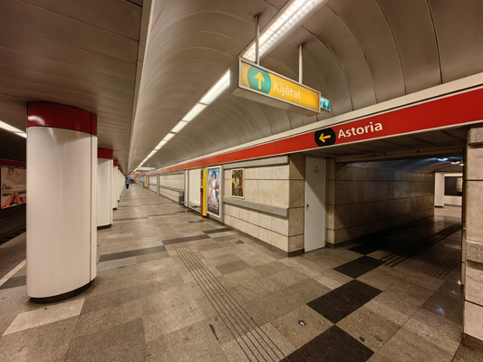 Budapest, M2 metró, Astoria, bélyegkép