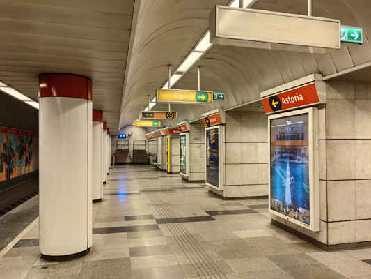 Budapest, M2 metró, Astoria, bélyegkép