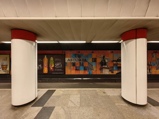 Budapest, M2 metró, Astoria, bélyegkép