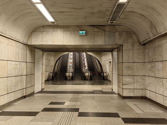 Budapest, M2 metró, Astoria, bélyegkép