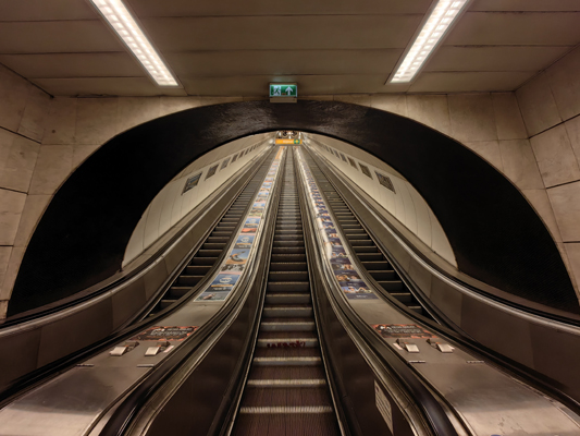 Budapest, M2 metró, Astoria, bélyegkép