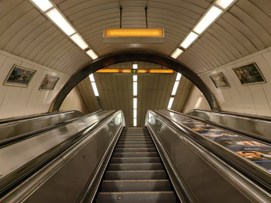 Budapest, M2 metró, Astoria, bélyegkép