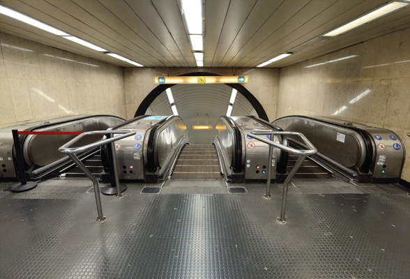 Budapest, M2 metró, Astoria, bélyegkép