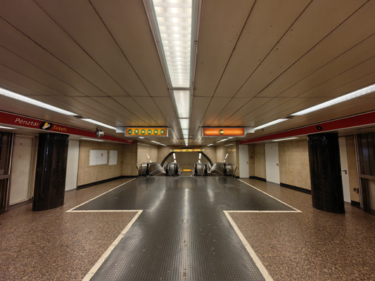 Budapest, M2 metró, Astoria, bélyegkép