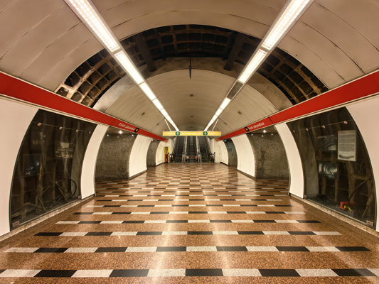 Budapest, M2 metró, Keleti pályaudvar, bélyegkép