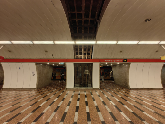 Budapest, M2 metró, Keleti pályaudvar, bélyegkép