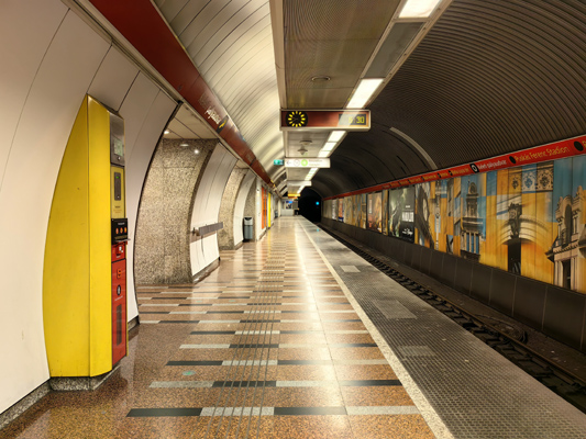 Budapest, M2 metró, Keleti pályaudvar, bélyegkép