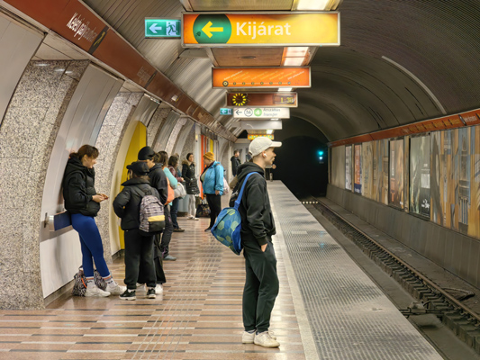 Budapest, M2 metró, Keleti pályaudvar, bélyegkép