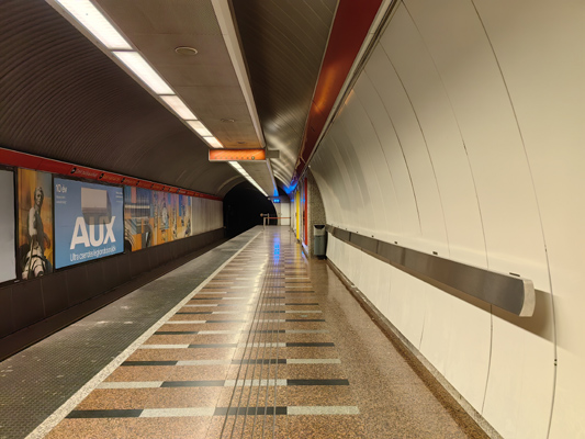 Budapest, M2 metró, Keleti pályaudvar, bélyegkép