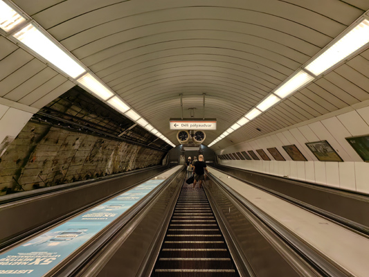 Budapest, M2 metró, Keleti pályaudvar, bélyegkép