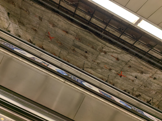 Budapest, M2 metró, Keleti pályaudvar, bélyegkép