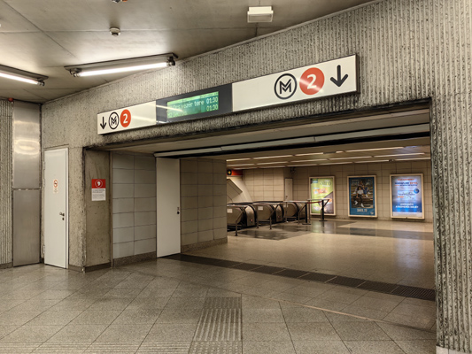 Budapest, M2 metró, Keleti pályaudvar, bélyegkép