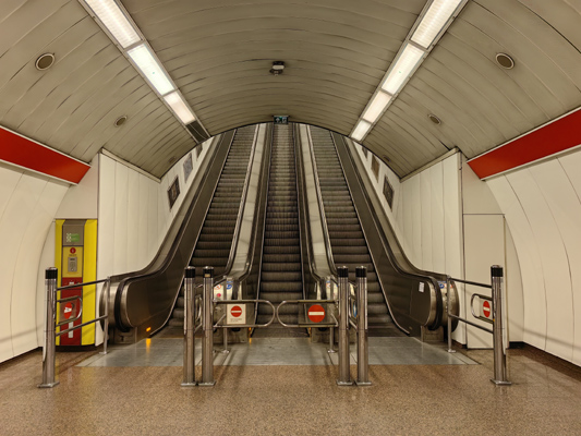 Budapest, M2 metró, Keleti pályaudvar, bélyegkép