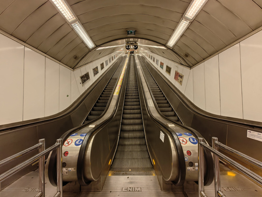 Budapest, M2 metró, Keleti pályaudvar, bélyegkép