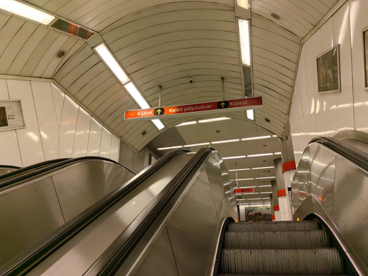 Budapest, M2 metró, Keleti pályaudvar, bélyegkép