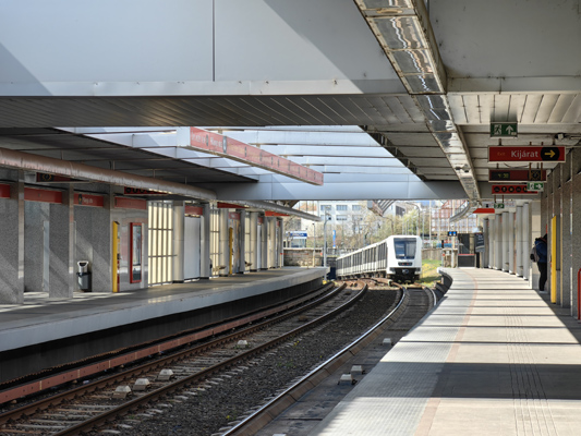 Budapest, M2 metró, Pillangó utca, bélyegkép