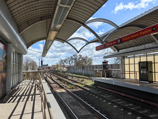 Budapest, M2 metró, Pillangó utca, bélyegkép