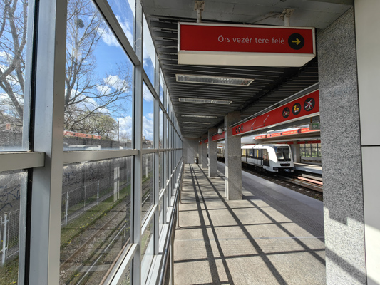 Budapest, M2 metró, Pillangó utca, bélyegkép