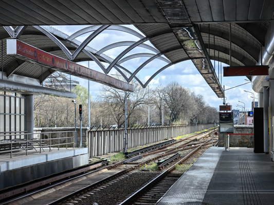 Budapest, M2 metró, Pillangó utca, bélyegkép