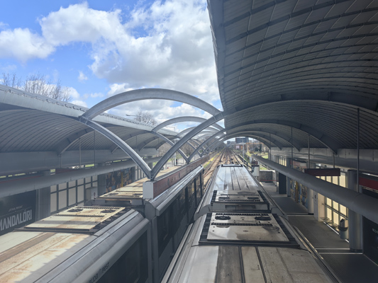 Budapest, M2 metró, Pillangó utca, bélyegkép