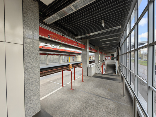 Budapest, M2 metró, Pillangó utca, bélyegkép