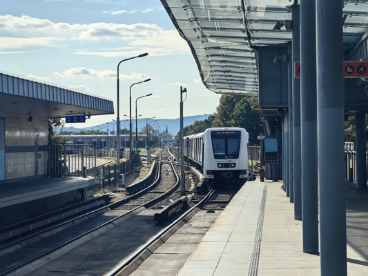 Budapest, M2 metró, Örs vezér tere, bélyegkép